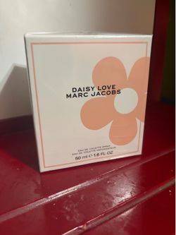 Daisy loves Marc Jacobs