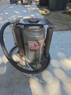 Pittsburgh 20 Ton Air/Hydraulic Bottle Jack