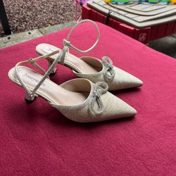 Elegant shiny heels Gold Size 9