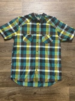 (XL) Vans Short Sleeve Flannel Print Button Up
