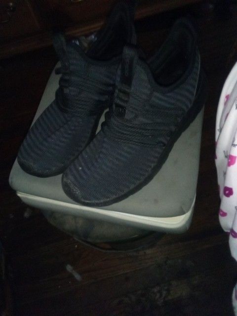 Adidas (7.5)