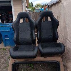 Racing bucket seats.
