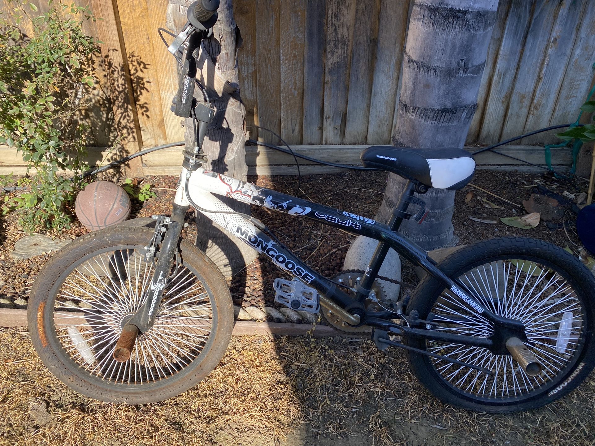Mongoose vault bmx bike hot sale