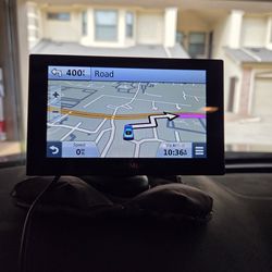 Garmin Nuvi 2599LMTHD GPS with Lifetime Maps & Traffic + Friction Dash Mount