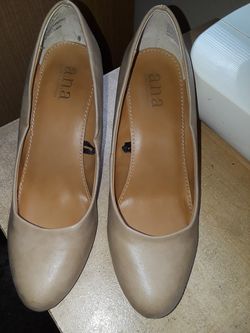Tan heels size 6 good condition