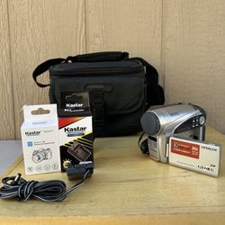 Hitachi DZ-GX5020A DVD-RAM/-RW/-R/+RW/SD Video Camera Camcorder Works W Charger