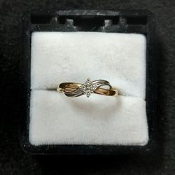 14k Solid Gold Woman's Diamond Ring 2.2gr Sz 7.5