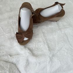 UGG WEDGES SIZE 7