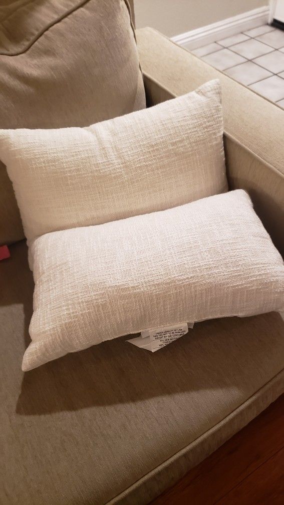 *** 2 Room Essentials Toss / Throw Pillows ***
