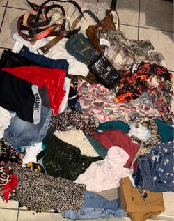 HUGE Women’s Clothing Bundle, Tops, Shorts, Skirts, Dresses, Jeans, Swimsuits, Accessories