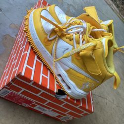 Off Whites , Size 4.5 120 Or bo . 