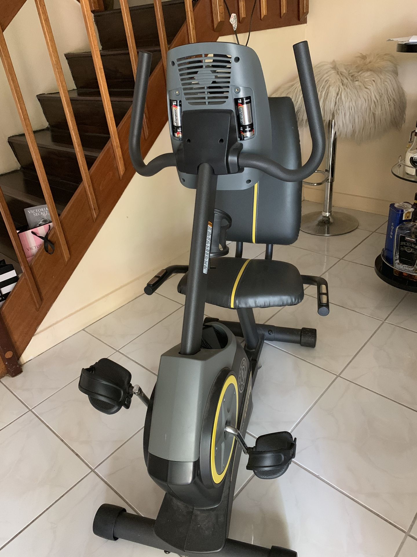 Exercise bike GOLD’S GYM 390R for Sale in Delray Beach, FL OfferUp
