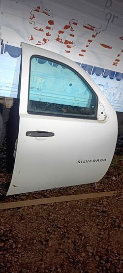 2010 Silverado Pass enger Door Ext Cab.