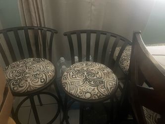 10 pc Dining table set with 2 Bar stools