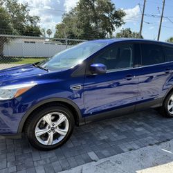 2014 Ford Escape SE 4 Door SUV—LOW MILES