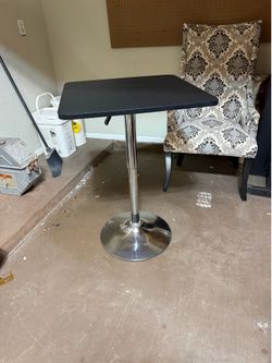Adjustable height Table