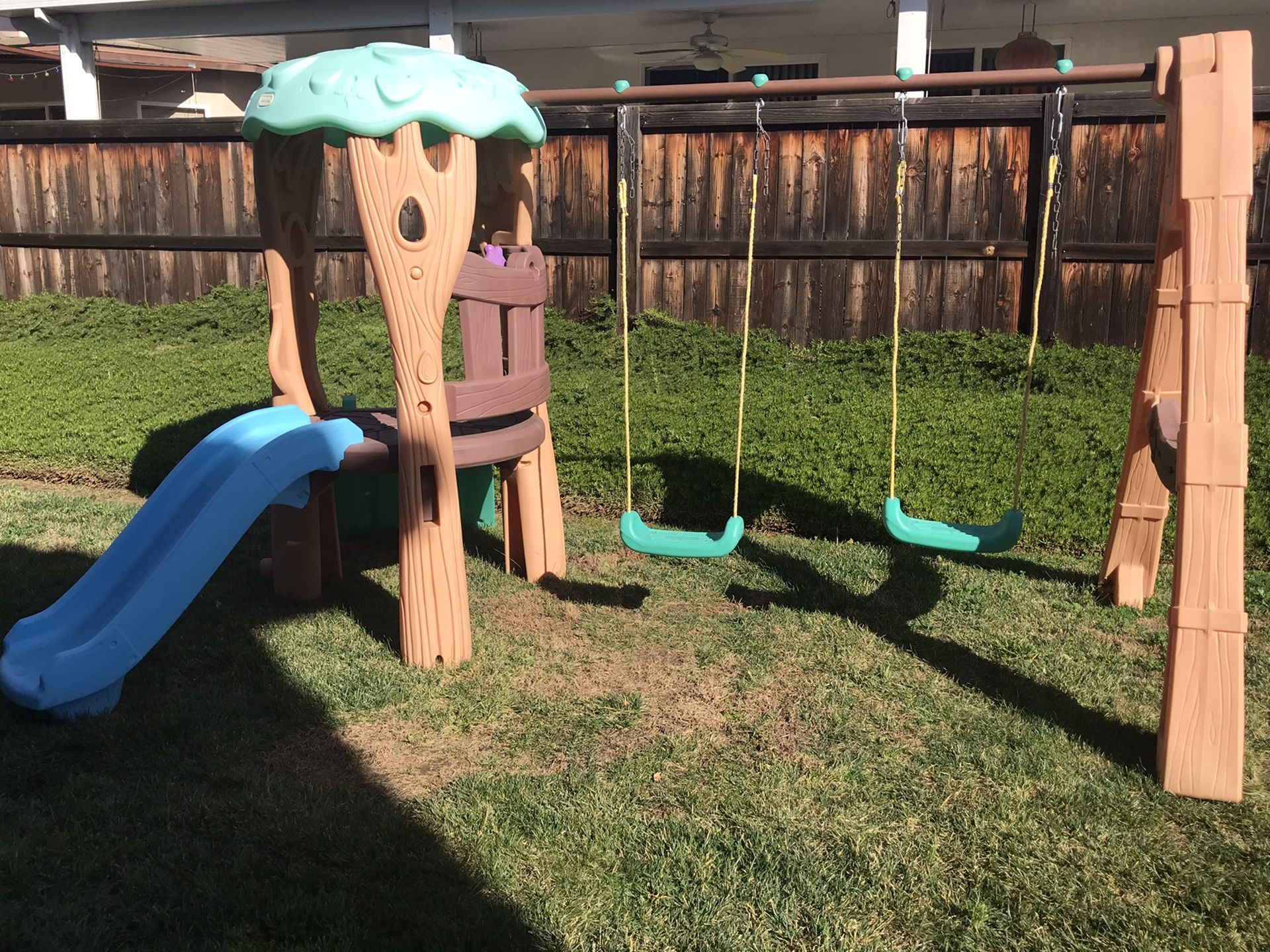 Little Tikes Tree House Swing Set