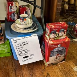 Full Set Of Thomson Pottery Snowmen