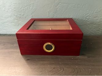 MANTELLO Cigar Cedar Box Humidor With Hygrometer. Approx. 10x9x4. Pre Owned.