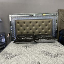 4pc LED Queen Bedroom Set 