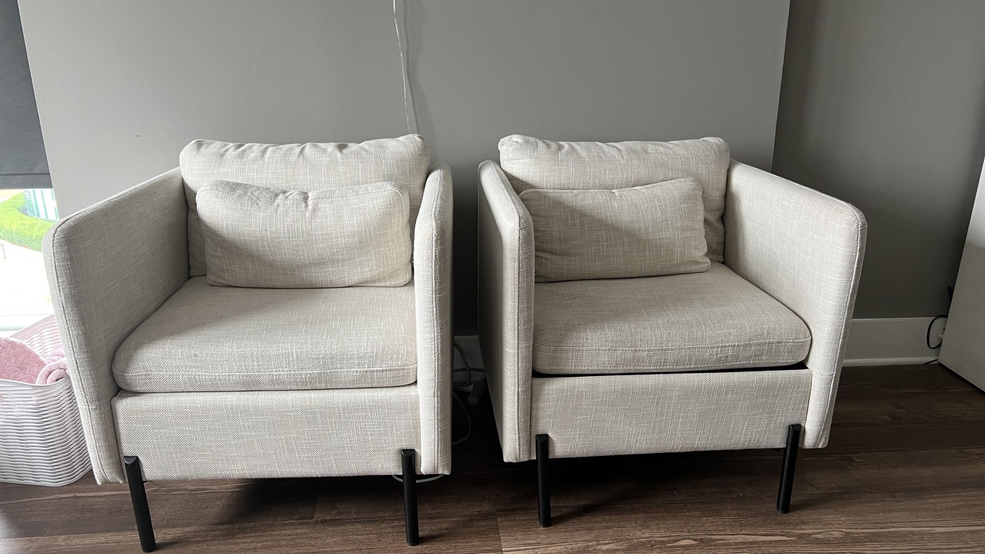 White Chairs Duo