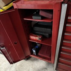 Snap On Tool Box With Side Cabernets