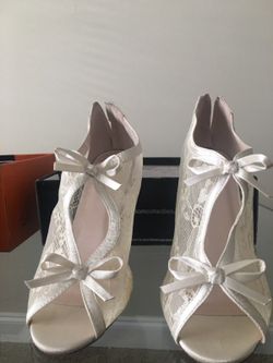 LACE 4" HEELS- IVORY SIZE 11