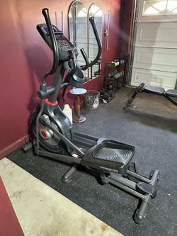 Elliptical cross training Machine. Schwinn 470. Hardly used!