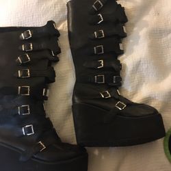 Demonia Womens Swing 815WC