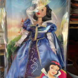 Snow White Disney Doll Porcelain Collection Series