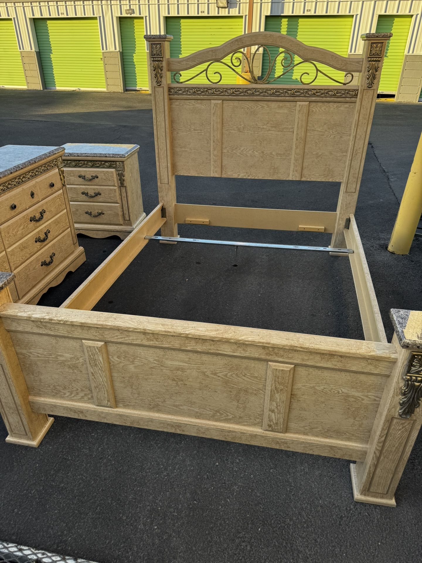 Queen Size Bedroom Set 