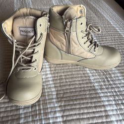 Kids military boots size 1.5