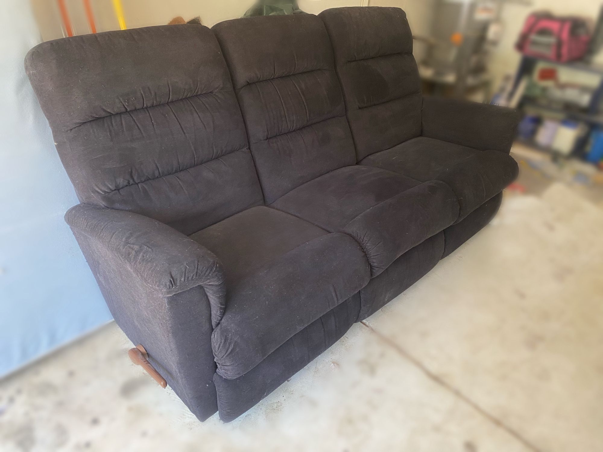 black lazy boy reclining couch/sofa