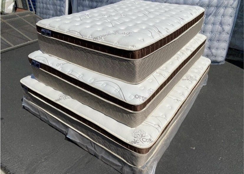 Queen Organic Cloud Edition Europillow Top 12inch Mattress!!