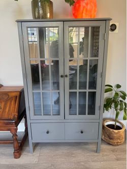 Storage cabinet