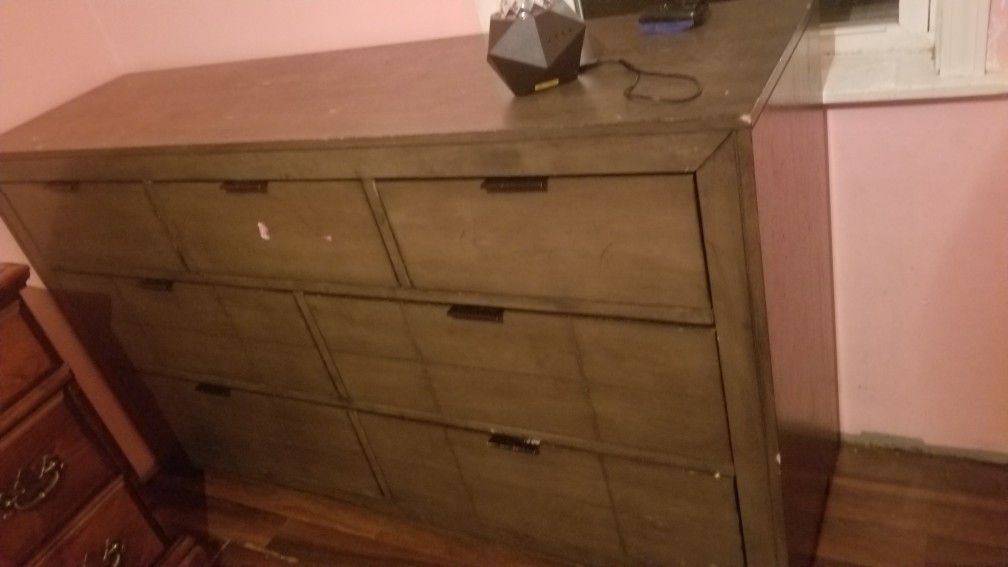 Dresser With Mirror