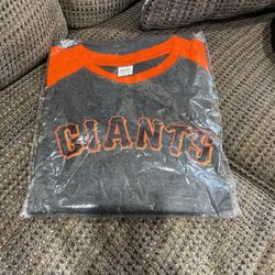 Size Adult, Medium Giants T-Shirt, New.