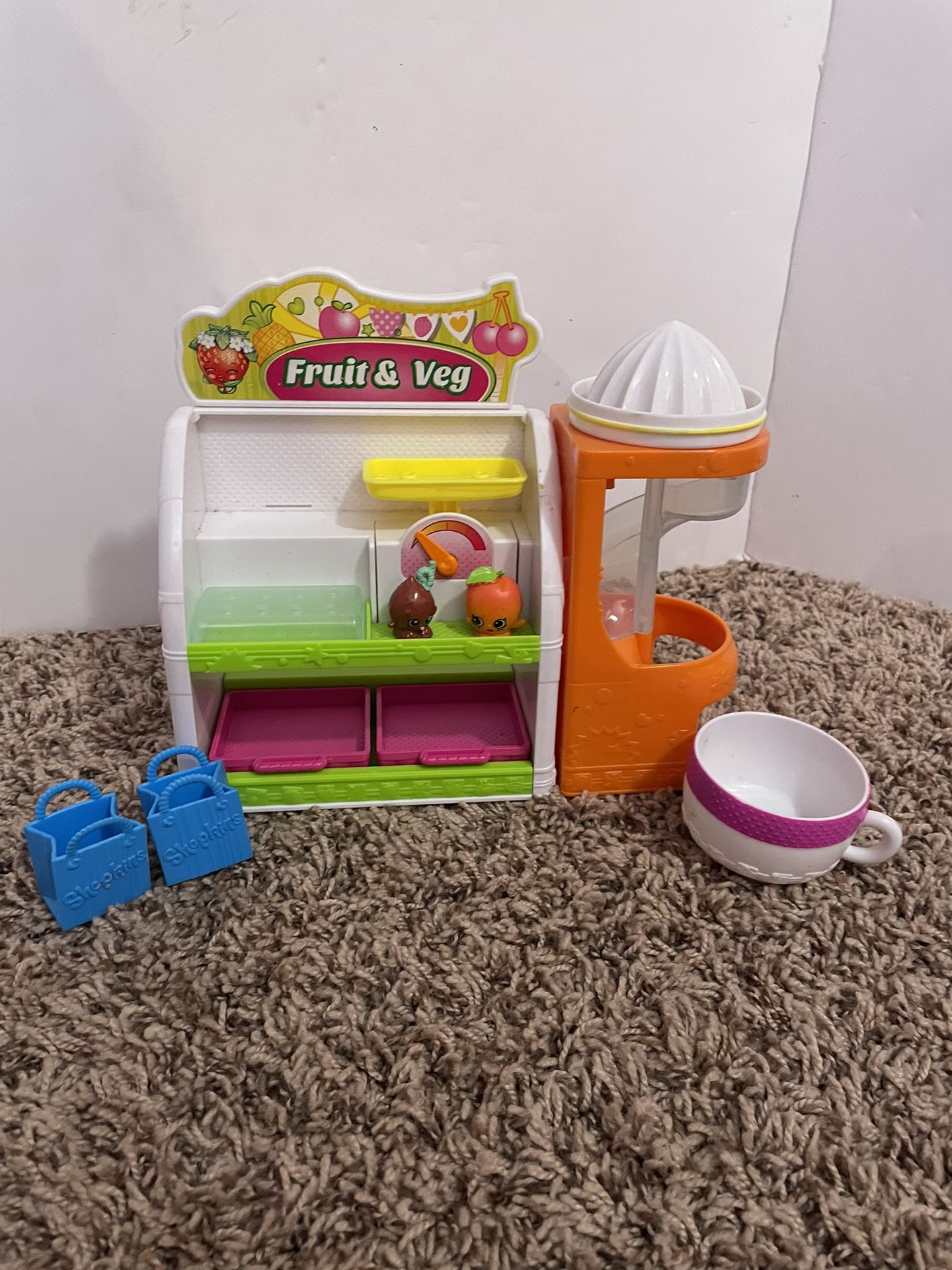 Shopkins Fruit And Veggie Stand Playset 