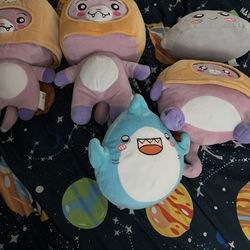 Lanky box foxy singing plush