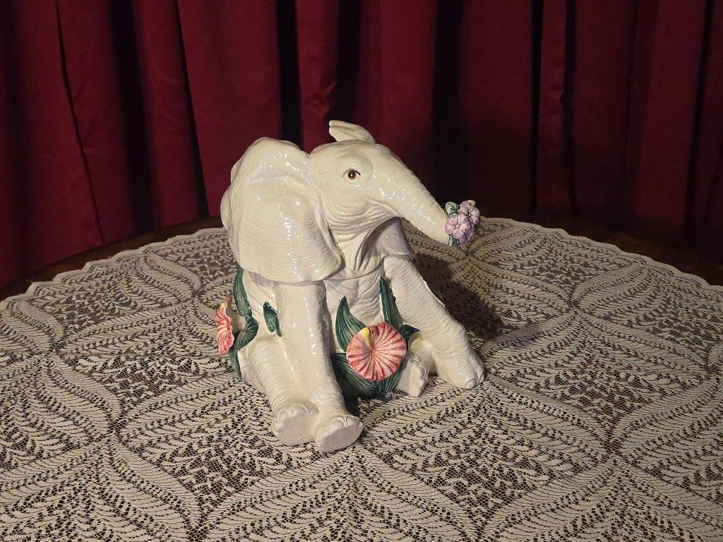 Rare Vintage Fitz & Floyd White Sitting Trunk Up Elephant Cookie Jar