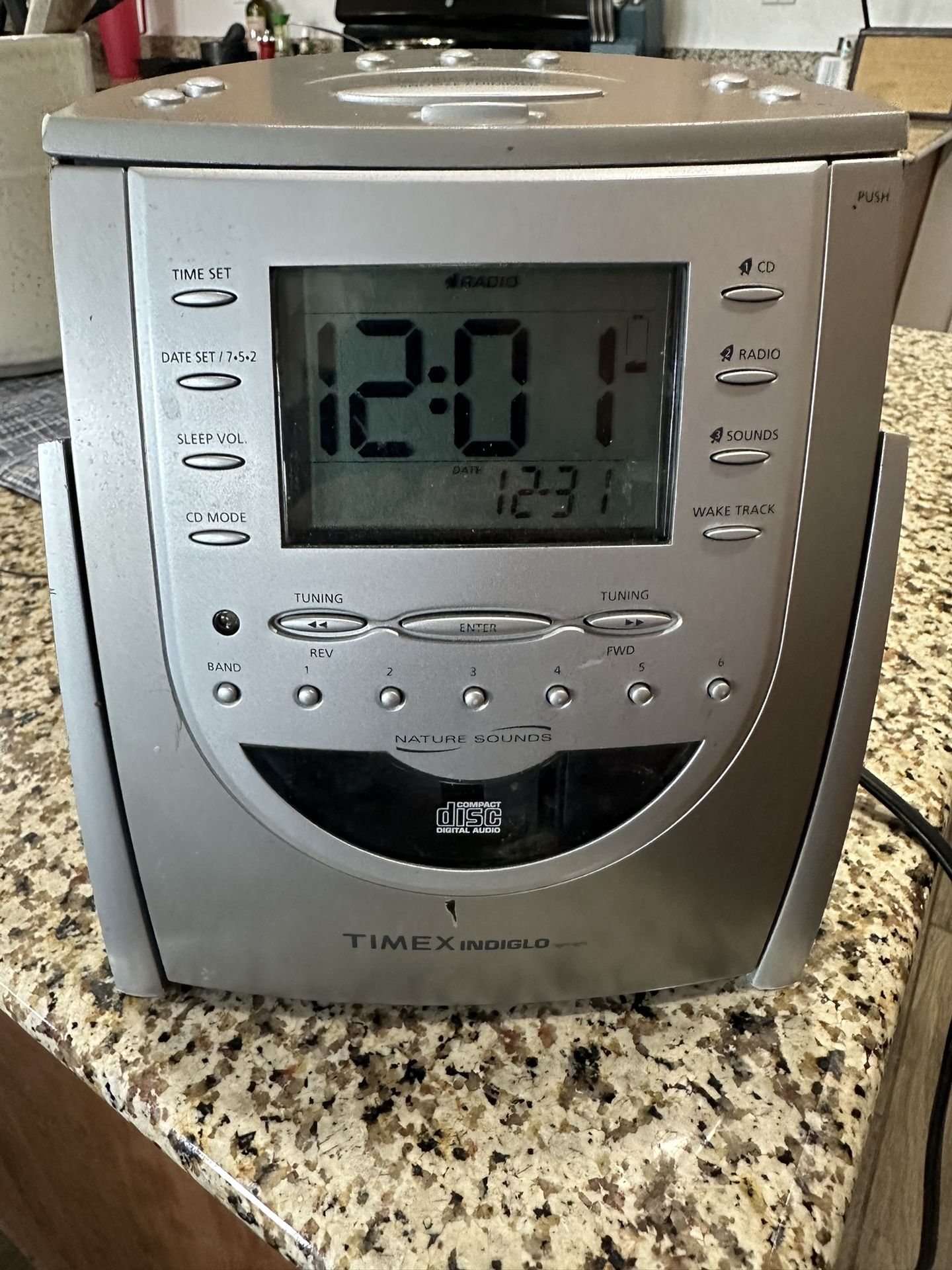 TIMEX INDIGLO T619T Nature Sound Machine CD Player Clock Radio Digital