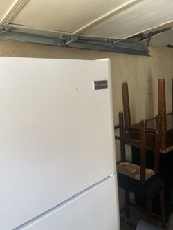 Frigidaire Refrigerator 