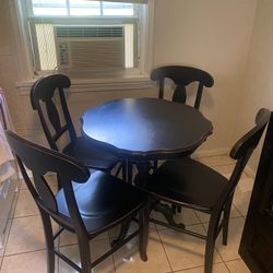 Round Table With 4 Chairs 