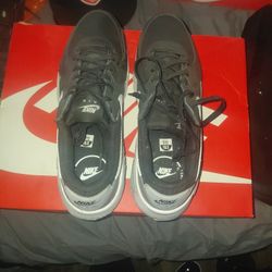 Air Max Nikes 10.5