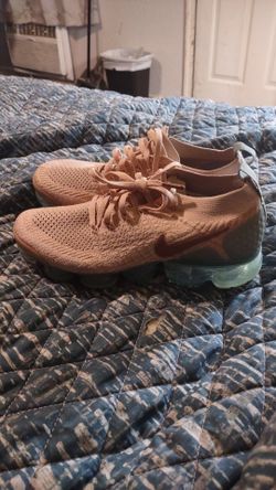 Nike Air VaporMax Flyknit 2 size 9