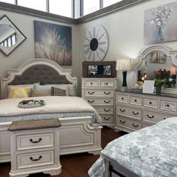 Beautiful Bed Set In Solid Solid Wood...not Going Anywhere!!