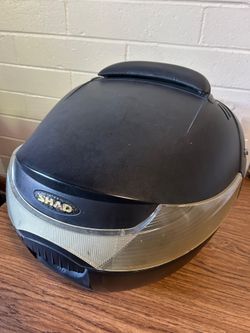 Shad 33 motorcycle top box with backrest and mounting plate