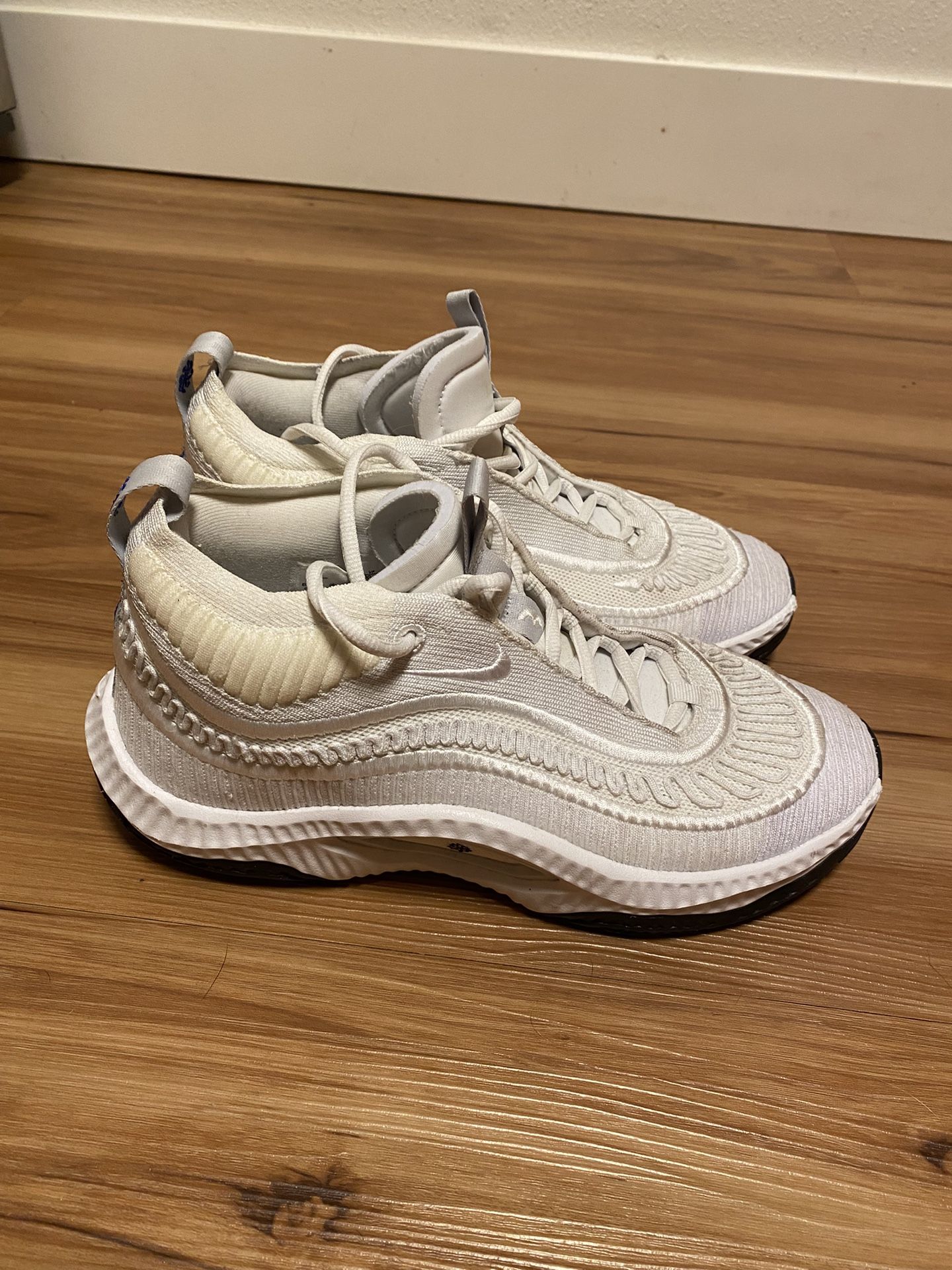 Nike Cosmic Size 8