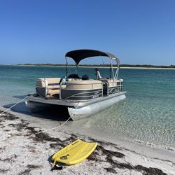 22’ Pontoon Party Boat 