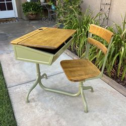 ANTIQUE “AMERICAN SEATING CO” TILT TOP CHILDRENS SCHOOL DESK W/ SWIVEL CHAIR (CIRCA 1930’S) 32”L X 24”W X 30”H